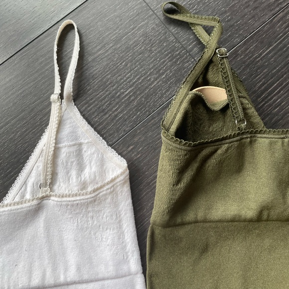 ⭐️3/$50 Lot of 2 XS/S Seamless Guess Tanks Built in Bra - Picture 11 of 14